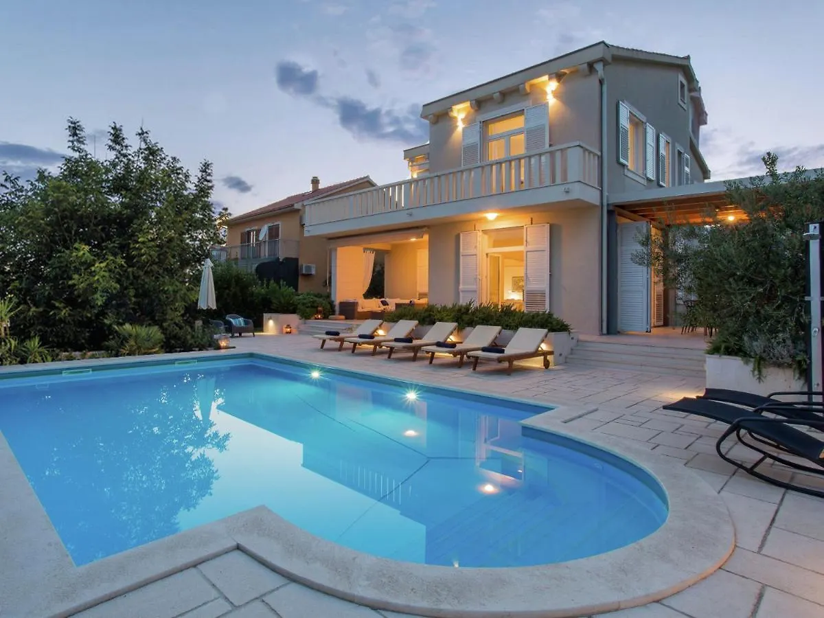 Beautiful Villa 100M From The Sea Kaštela
