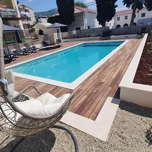  Apartman Mestrovic With Heated Swiming Pool- Near Split