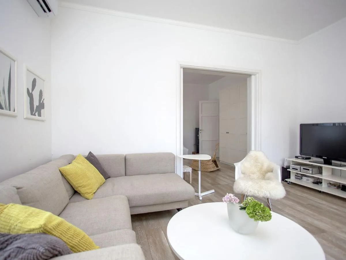 Beautiful Villa 100M From The Sea Kastela 0*,