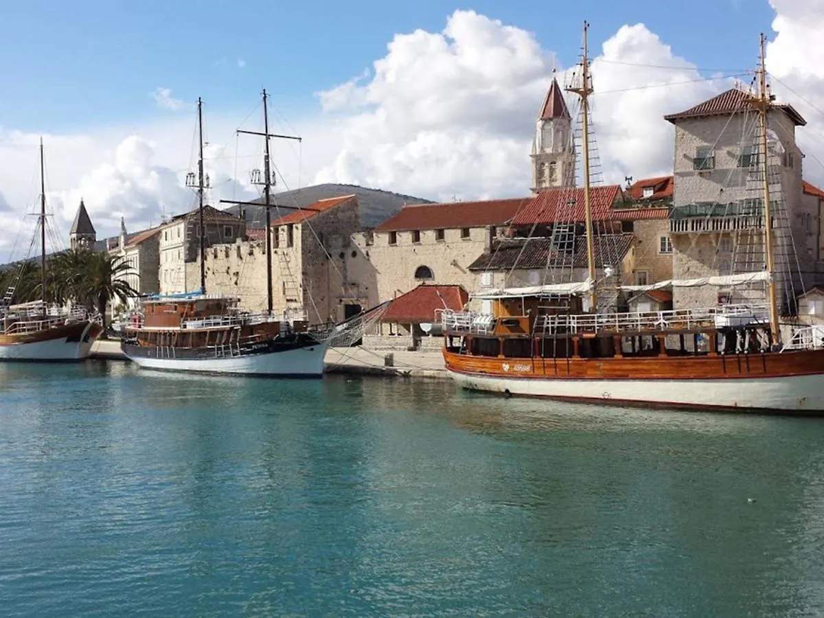 Beautiful Villa 100M From The Sea Kastela Croatia