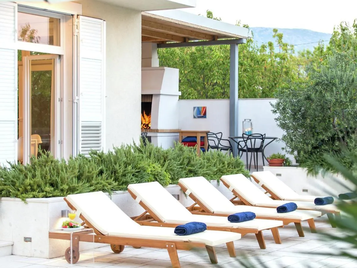 Beautiful Villa 100M From The Sea Kastela Croatia