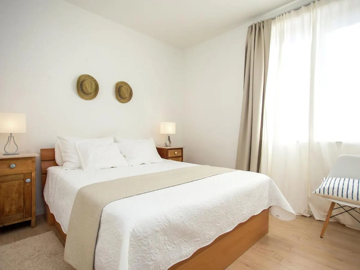 Beautiful Villa 100M From The Sea Kastela