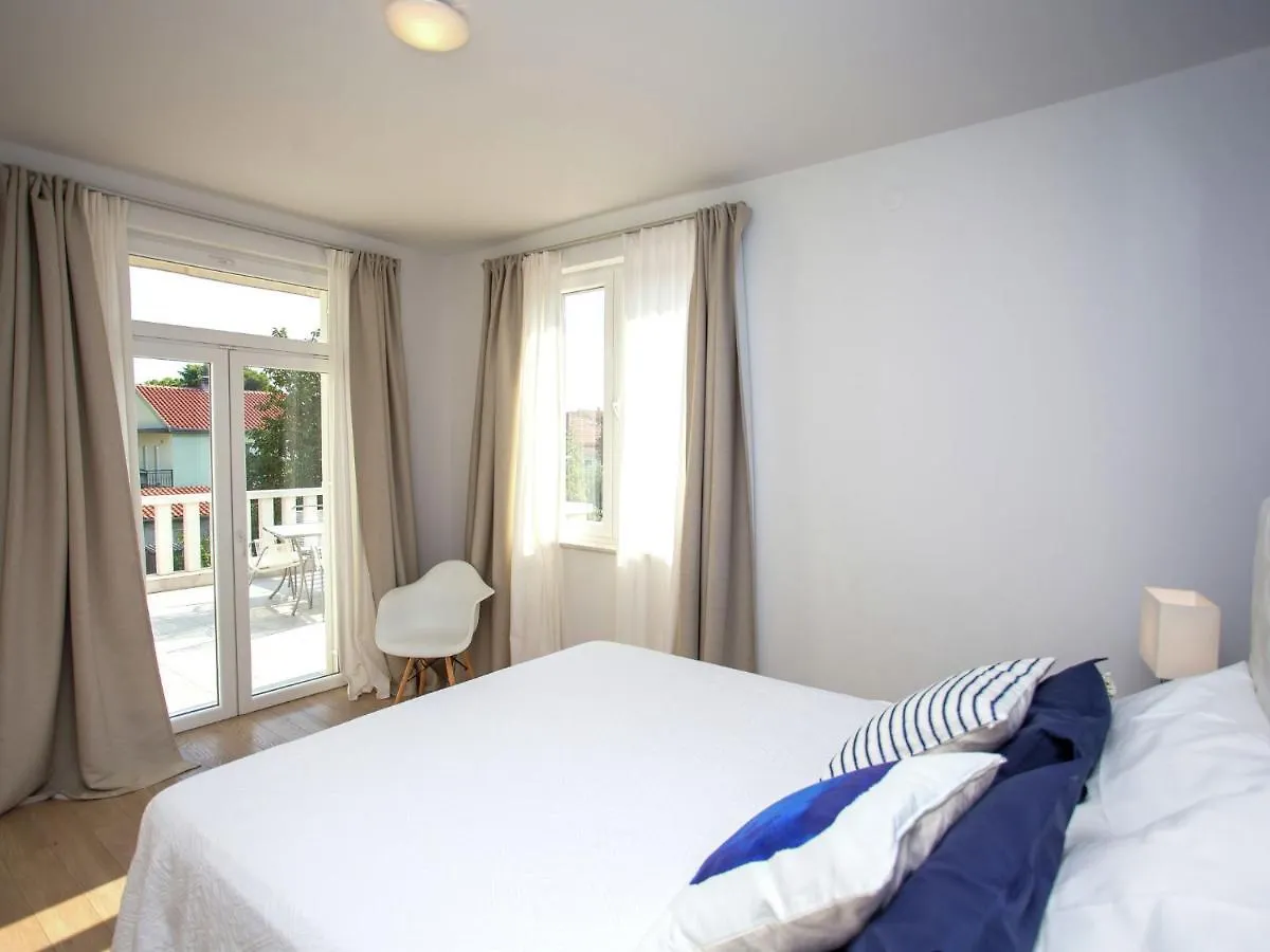 Beautiful Villa 100M From The Sea Kastela